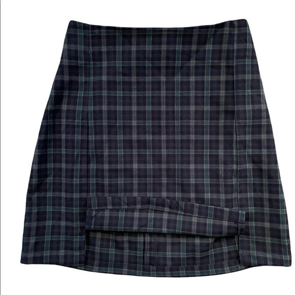 NWT BRANDY MELVILLE Blue green plaid skirt one size - Picture 3 of 4